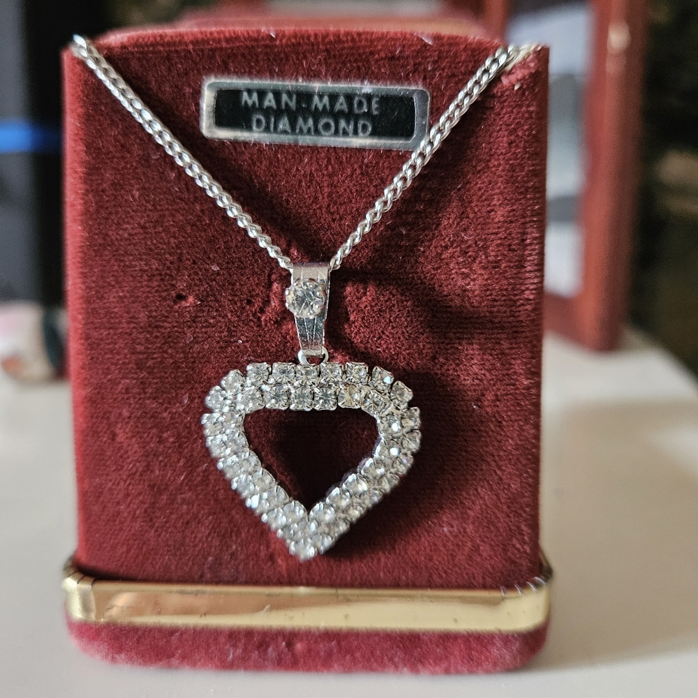 RETRO Heart-Shaped Silver Necklace with Man-Made Diamonds